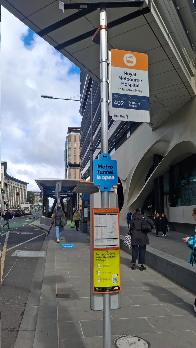 craig_halsall's tweet photo. @suburban_melb @metrotrains @metrotunnelvic @ptua Bus stop signs for #MetroTunnel at #RoyalMelbourneHospital also overstate the station is open with no mention of #SummerStart...visiting hours are longer (10am to 8pm) https://t.co/YUeFxnPoU1