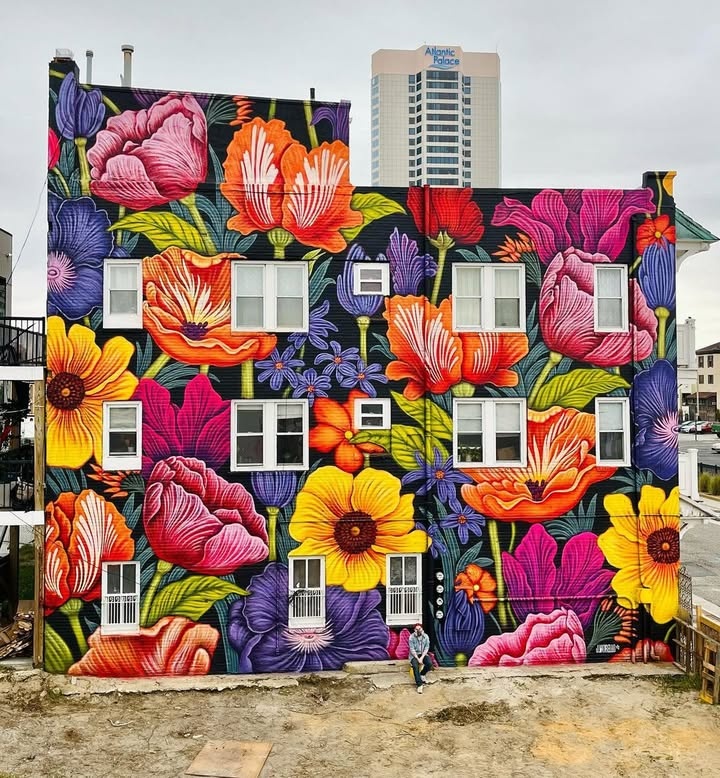 Imagein8's tweet image. Enough to cheer anybody up. 📸 STREET ART UTOPIA 
#StreetArt #UrbanArt #FloraFauna #GardenArt 🥀🌼🌷🌺🪻🌸