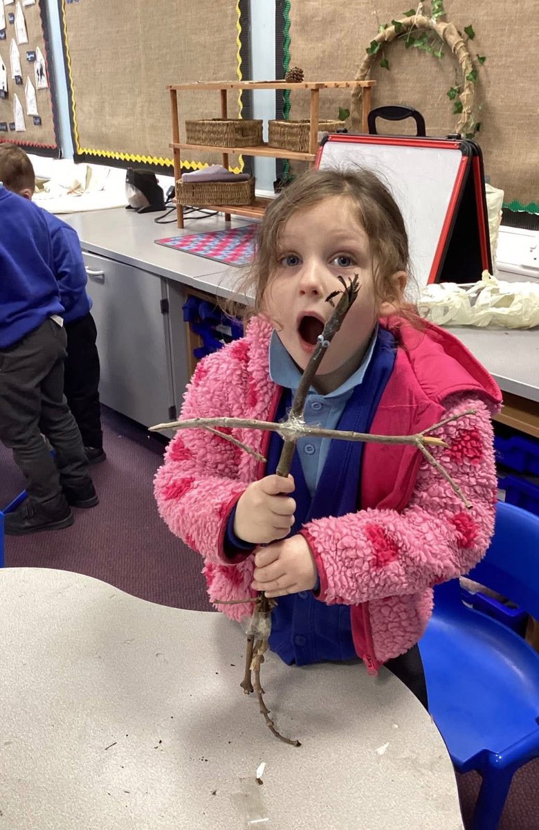 StockPrim's tweet photo. 🌲🌲Stickman🌲🌲
Last week the children in Reception loved reading the story ‘Stickman’, by Julia Donaldson. They brought in sticks to make their own stick person, using tape, pipe cleaners and googly eyes. #stickman #eyfs #primary #winter https://t.co/KEliCMrUU6