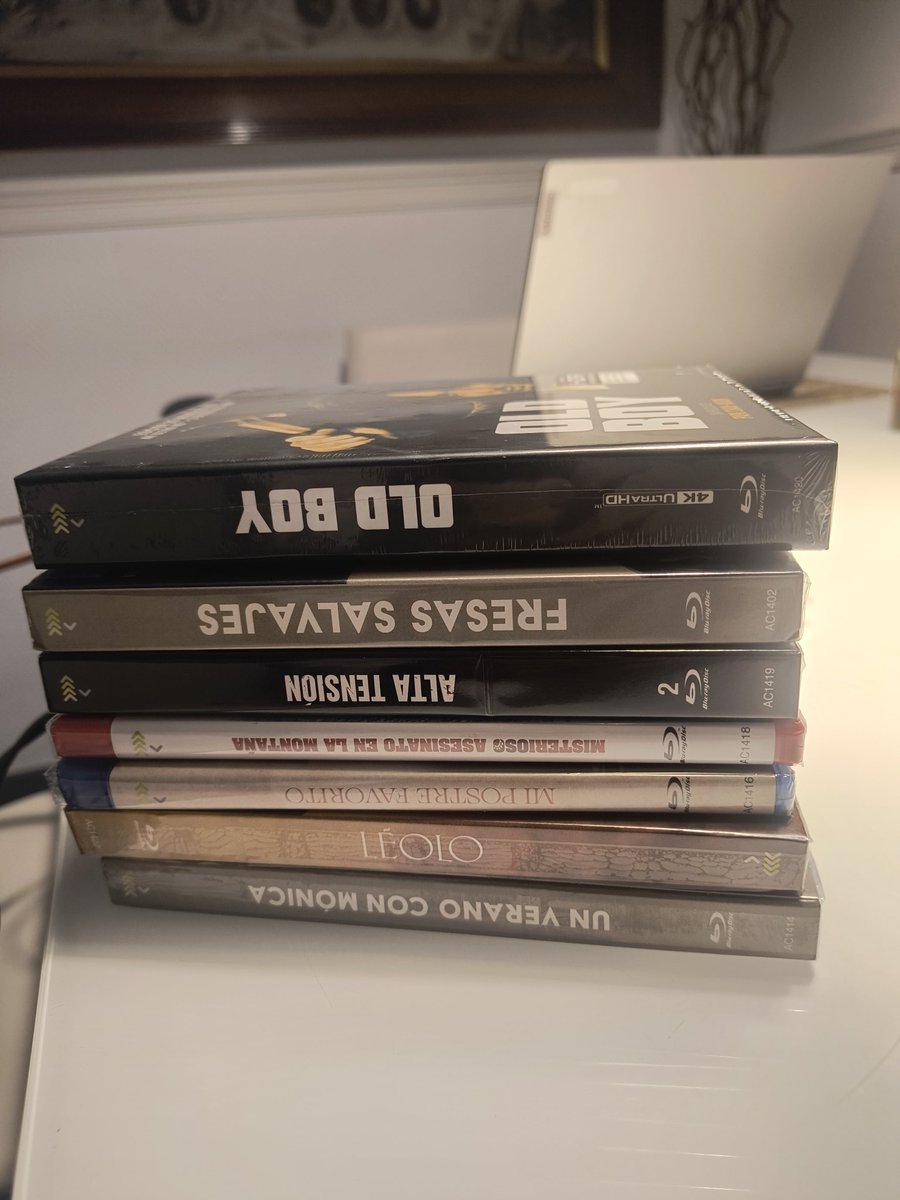 cosecha de noviembre. Joyas las ediciones de #OldBoy #Léolo y #FresasSalvajes. Muchas ganas de #Mipostrefavorito .