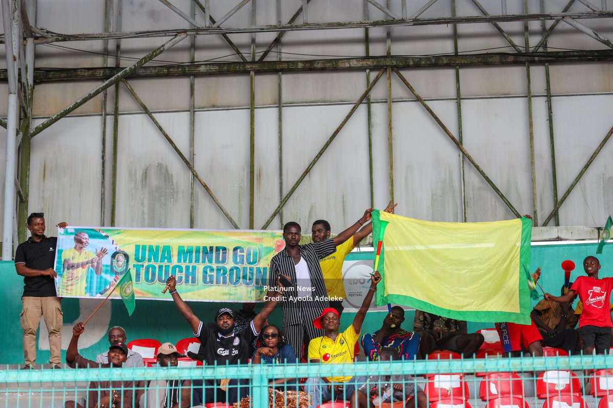 If anybody tell you say Insurance no go escape relegation, no fight them just tell them say — "UNA MIND NO GO TOUCH GROUND"

Section D sending a strong message to the rest of NPFL TEAMS

#NPFL26 #NPFLWithAyoola