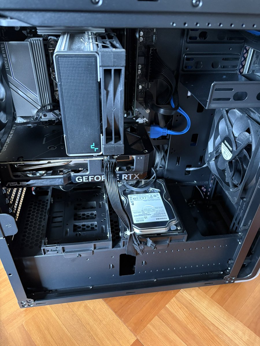 9ヶ月ぶりにPCの掃除したけど思ったより綺麗やったな