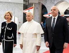 becharacharbel's tweet photo. ضيق قصر ام صدر؟
بعد "خطاب الفسطاطين" بعيد الاستقلال و"تنظيرة" نفيَي جورج نقاش بغير محلهما، يستمر سوء التقدير باستبعاد رئيس اكبر حزب مسيحي عن اهم مناسبة مسيحية... في الصحف نتذرع بالمساحة لعدم النشر، هي لعبة اخترعناها... هكذا البروتوكول ام هي نكهة عونية؟ https://t.co/5WTHmq6xKg