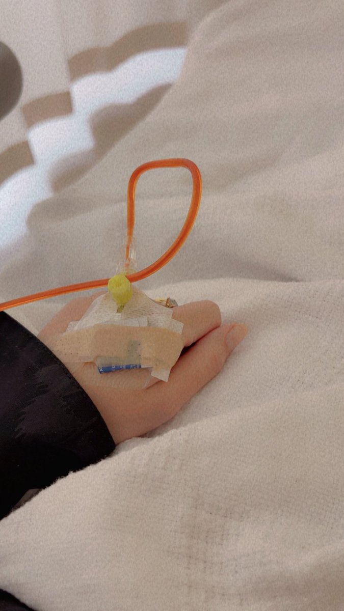 صباح الخير ☀️ 
يارب اختم لنا السنه بتحقيق ماعجزنا تحقيقه في اولها حتى الان🥹❤️‍🩹,الحقيقه انا فخوره جداً بنفسي الرائعه اللي رغم التعب والمرض ترجع تكمّل وتسعى، تداوم وتدرّس وتطبخ وتصور وترعى الجميع 💘
هذا شكل صباحي المُكافح💜

انتم وش شكل صباحكم؟🌝
#رابطة_المتكممين #قادة_التحدي
#صحة