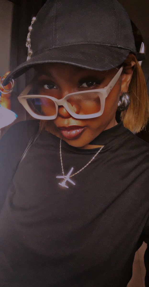 _devHelen's tweet image. Let me do 4 pictures