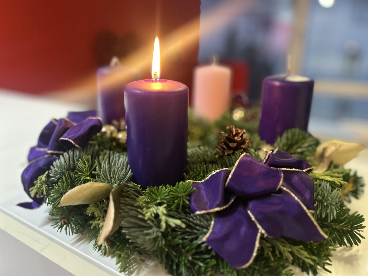 cayenne_at's tweet photo. Einen wunderschönen guten Morgen zum Beginn des Advents und zum heutigen meteorologischen Winteranfang aus unserem Wiener Agenturbüro!
#cayenne #teamworkmakesthedreamwork #nofilter https://t.co/dM6VyLsQah