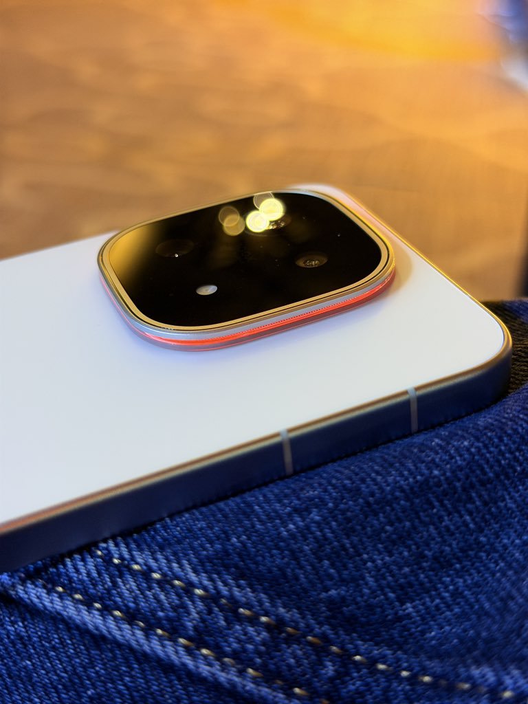 stufflistings's tweet image. Q3. Which processor powers the iQOO 15?

A. Snapdragon 8 Gen 4
B. Snapdragon 8 Elite Gen 5
#winiQOO15 #BeTheGOAT #iQOO15