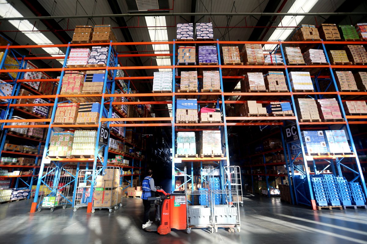 ChinaDaily's tweet image. #China&apos;s #parcel #delivery sector achieved a significant milestone this year, handling a record 180 billion shipments as of Sunday. bit.ly/3Xr9MOU