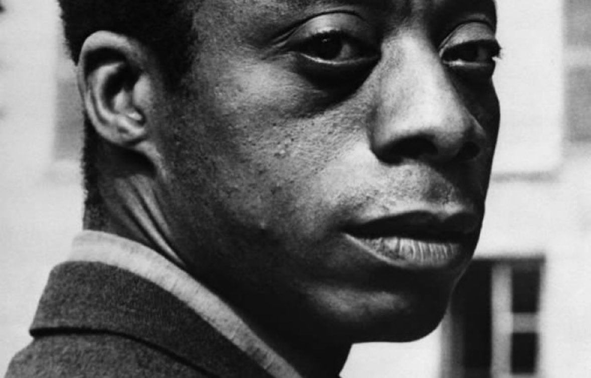 „Ich vermute, einer der Gründe weswegen Menschen so hartnäckig an ihrem Hass festhalten, ist, weil sie spüren: Ist der Hass erst einmal fort, werden sie gezwungen sein, sich mit Schmerz zu beschäftigen." 

James Baldwin, gest. 1. Dezember 1987