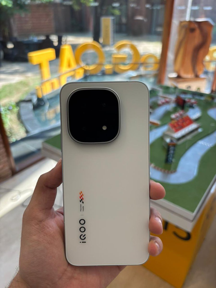 stufflistings's tweet image. Q7. What is the AnTuTu score pulled off by the iQOO 15?

A. 1 Million
B. 4 Million+

#winiQOO15 #BeTheGOAT #iQOO15