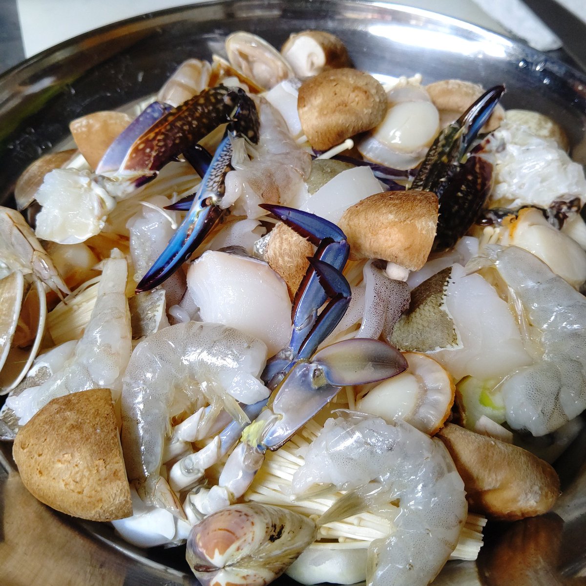 wassyoibaba's tweet photo. わっしょい通風鍋は白子あん肝かきの下にも海鮮が盛り盛りでっす！　海鮮の出汁のオーケストラやね https://t.co/qNM52lexwM