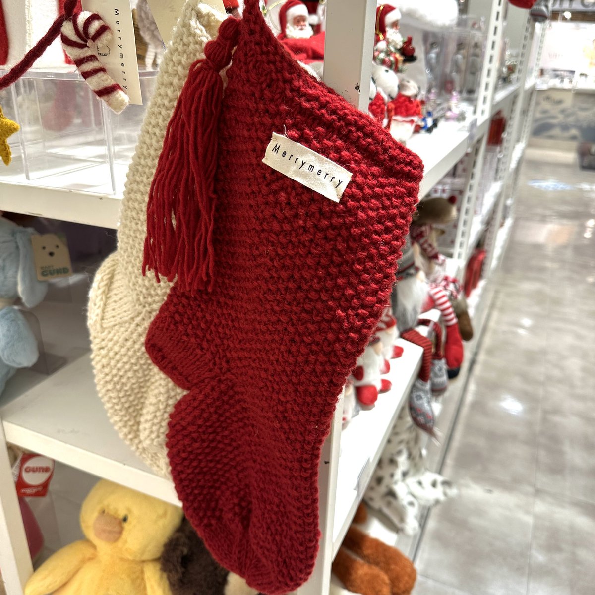 LOFT_OOMIYA's tweet photo. 暖かみがあってかわいい🧶
#Merimeri のクリスマスアイテム🎄
手のひらサイズのスノーマンや冬支度の動物たちは、お部屋のちょっとしたスペースに飾ればシーズンムードが高まります⛄️
大きめ靴下には、プレゼントを入れて贈りたいですね😍🎁 https://t.co/nzgZd9NXTp