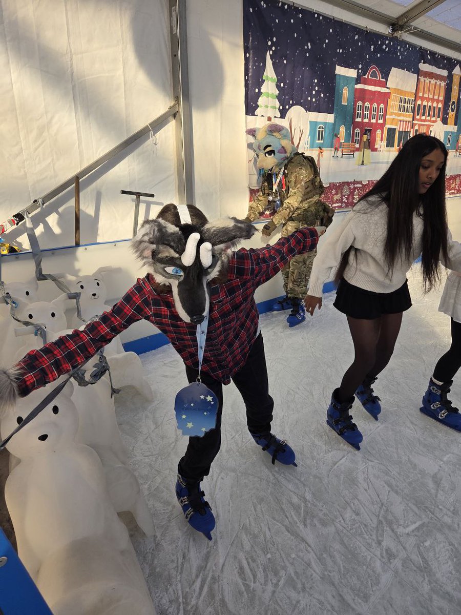 ExeterFurs's tweet image. Had a great furmeet on November 29th. 

Started with ice skating at Exeter winter wonderland, spent a few hours in Exeter Phoenix and ending at Vue Cinema to watch Zootropolis 2!

(P.s enjoy the bonus video of crimson falling over!)