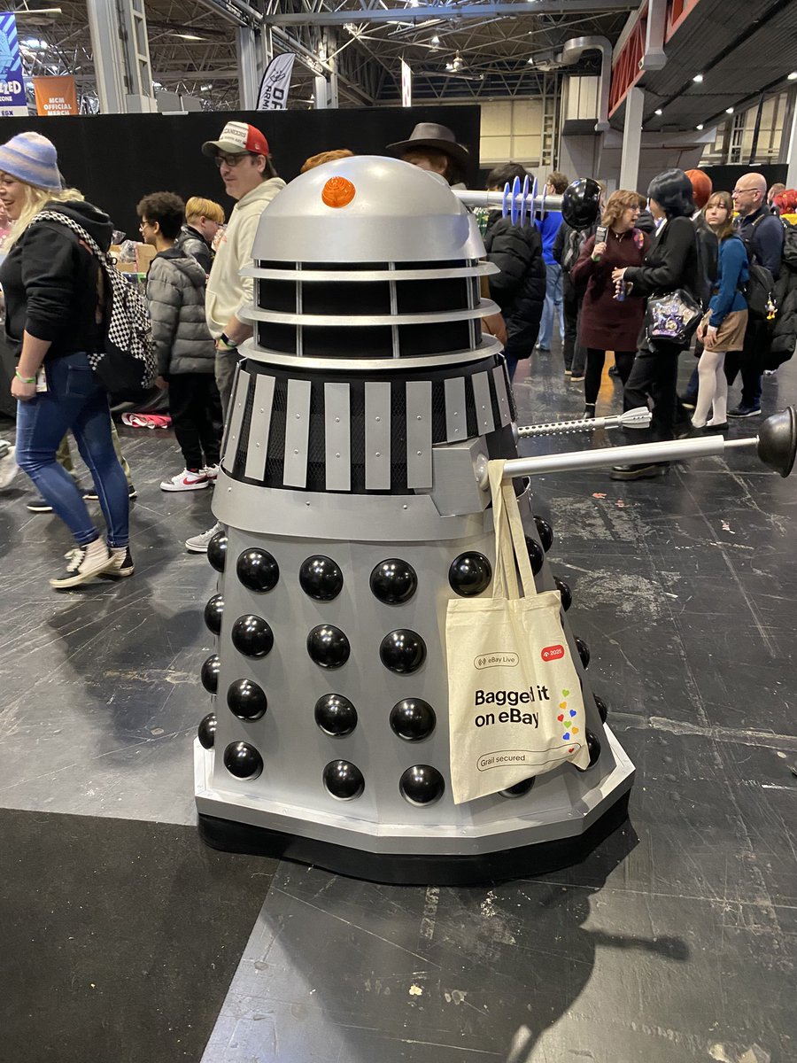 Had so much fun at comic con yesterday so many great cosplayers and artists was there