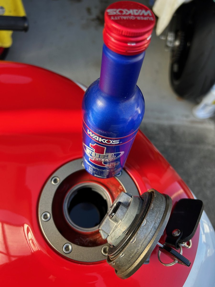 police_nagano's tweet image. ❄️長野県内主要の峠が冬季閉鎖に入りました。バイクの冬支度（冬眠準備）は終了しましたか？
洗車、バッテリーを外す、タイヤの空気圧確認、ガソリンと添加剤の給油、チェーン洗浄等をして、来シーズンを待ちましょう。
#バイク #オートバイ #2スト #長野県警察 #白バイ #ビーナス #志賀