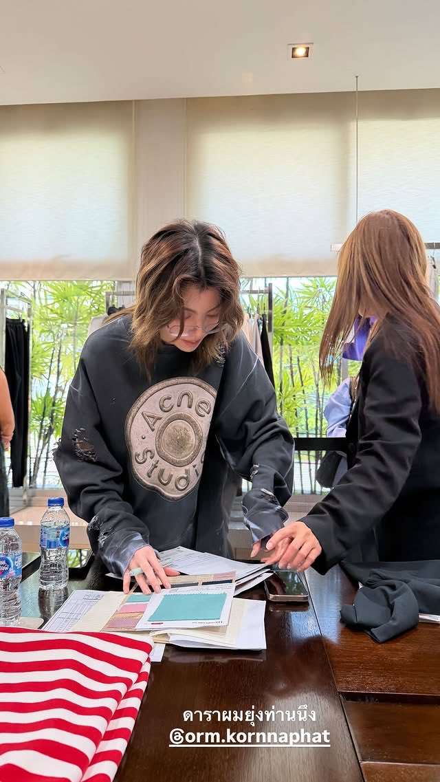 peipeili95's tweet image. Hurry up and launch the new products, CEO of Ks! I can&apos;t wait any longer—I really want this sweatshirt!😭😭😭

#lingorm #หลิงออม 
#ormkornnaphat #ออมกรณ์นภัส