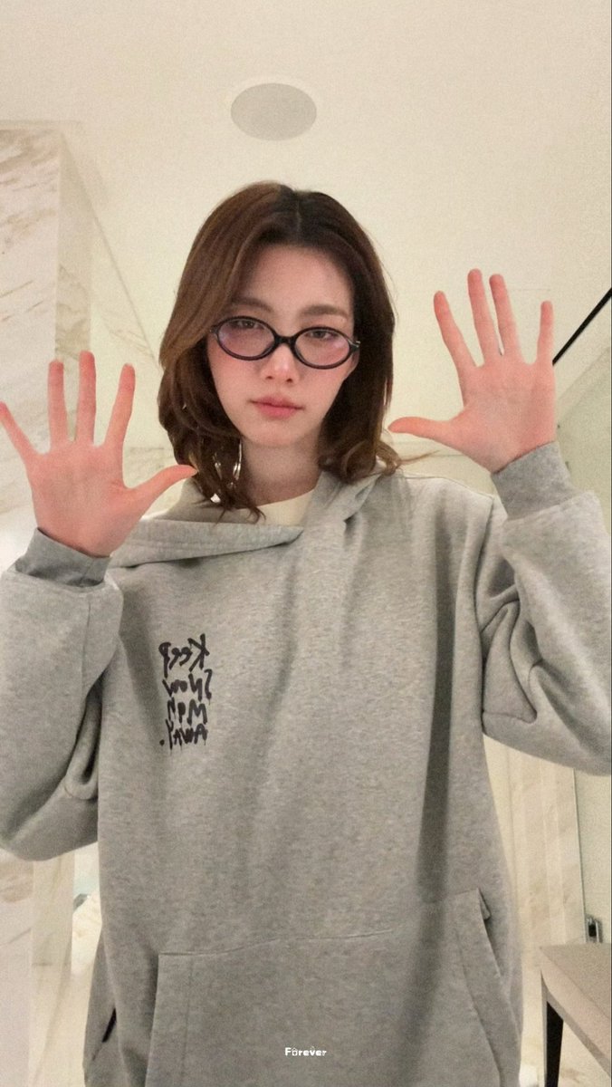 peipeili95's tweet image. Hurry up and launch the new products, CEO of Ks! I can&apos;t wait any longer—I really want this sweatshirt!😭😭😭

#lingorm #หลิงออม 
#ormkornnaphat #ออมกรณ์นภัส