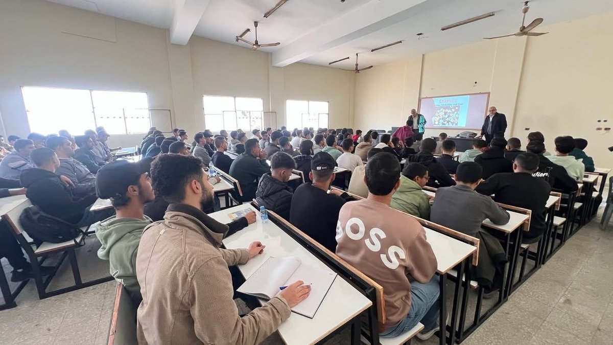 mahfildijital's tweet photo. 🔴 Gazze İslam Üniversitesi mevcut imkanlarıyla yeniden eğitime başladı. https://t.co/LW7a54iUM9