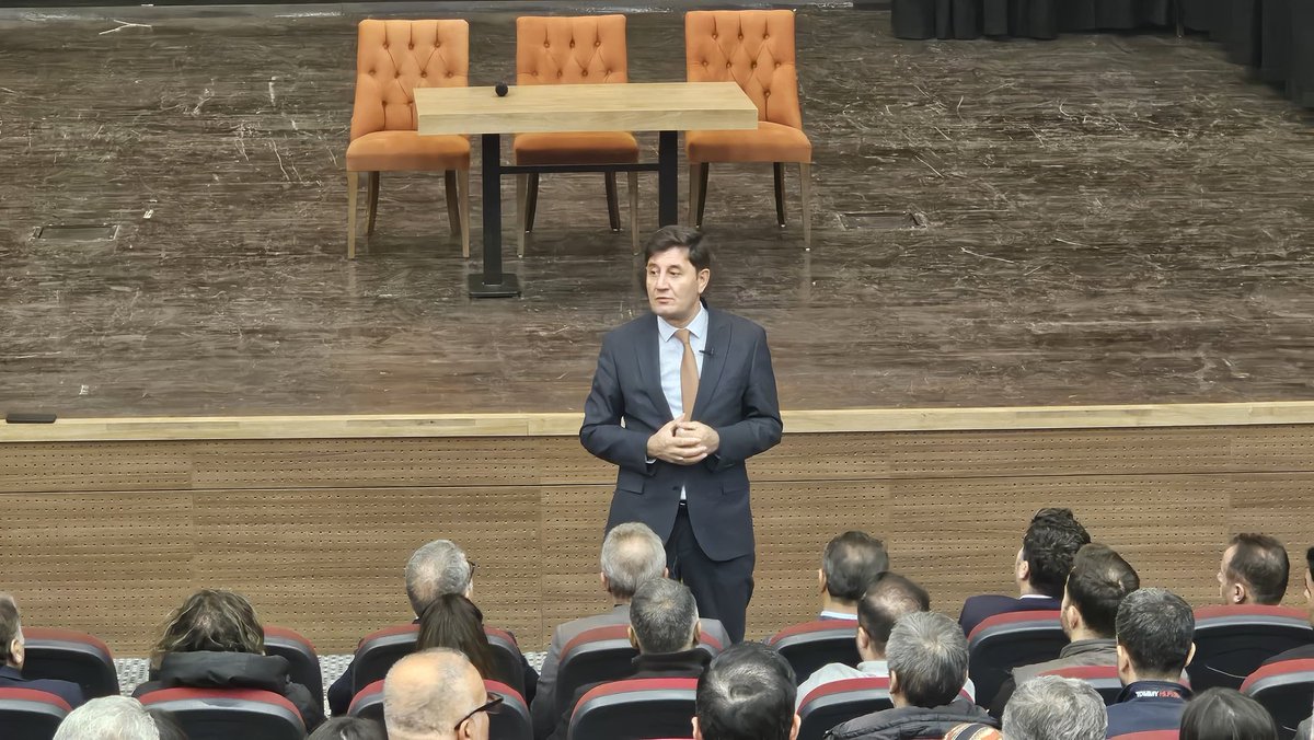 İl Millî Eğitim Müdürlüğümüzde görev yapan personellerimizle bir araya gelen İl Millî Eğitim Müdürümüz Sayın Ali Eyyüpkoca; hizmet kalitesinin artırılması, kurumsal işleyişin güçlendirilmesi, çalışma süreçlerinde verimliliğin artırılması ve birimler arası koordinasyonun