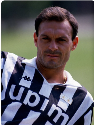 ladolcejuve's tweet image. Buon compleanno Salvatore ovunque tu sia ❤️🙏
#Schillaci 1 dicembre