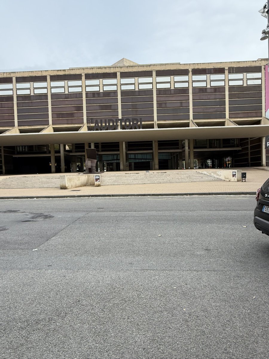 HIGASIDAI's tweet image. ありがとうございました。

日本から来てくださった方々は勿論、地元バルセロナからも、沢山の人が聴きにきてくださり、最後はスタンディングオベーションまで‼️本当に感激しました。

いよいよ、明日は公演第二弾をサクラダファミリアで行います。

よしっ、ぐっすり寝て明日も頑張るぞィ😤

#東大源…