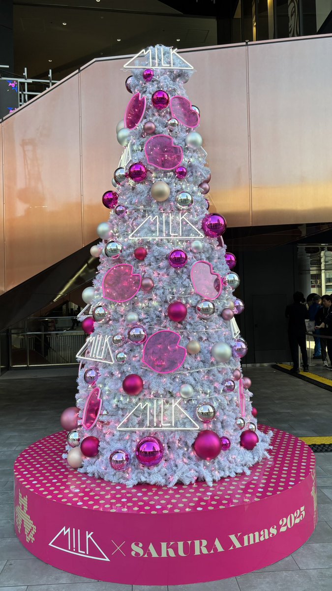 M!LK×SAKURA Xmas 2025 オリジナルクリスマスツリー