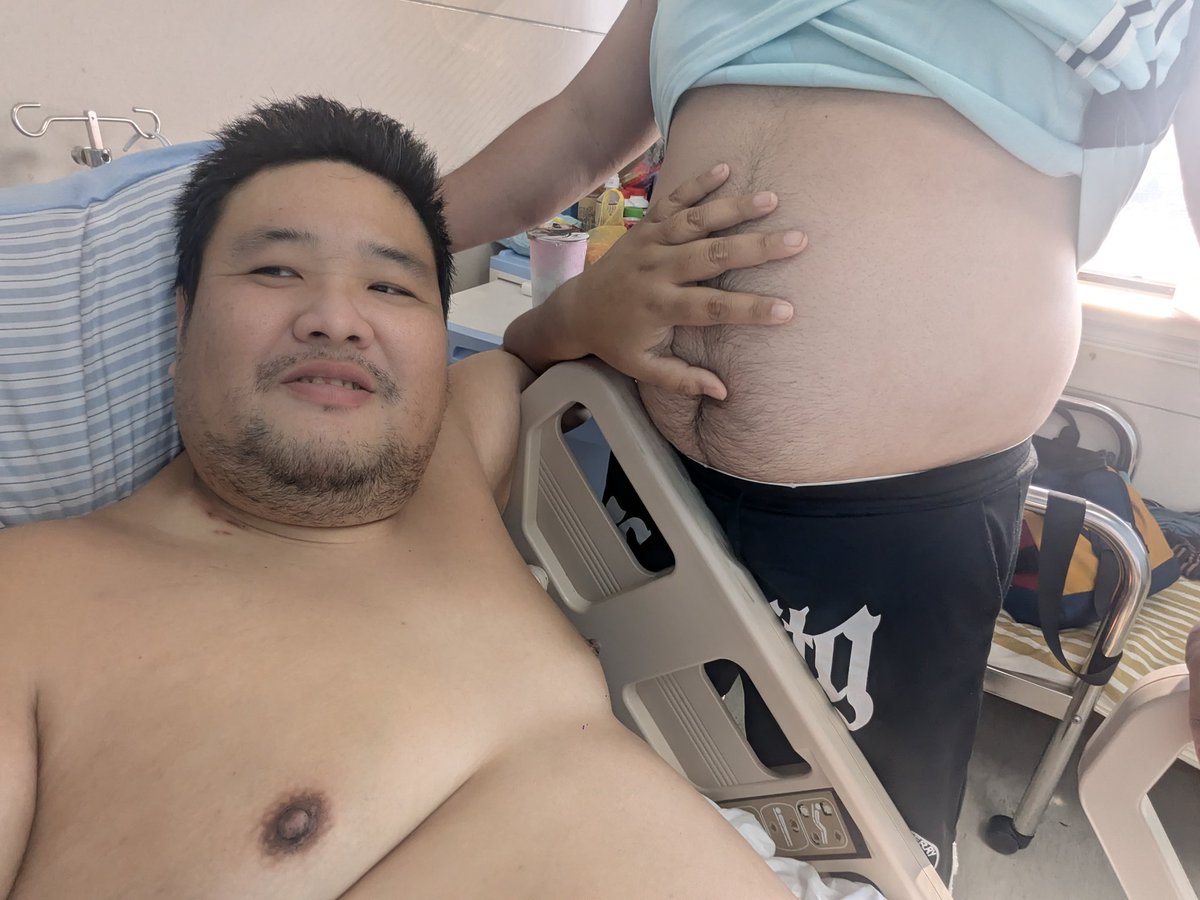 Hli2sSP8SrNy1Uk's tweet photo. 今天來探病的朋友
有一隻好可怕的兇器...
讓你們看看8萬塊打造的狼牙棒...
口感觸感超級特別的...
好喜歡喔... https://t.co/o81LodTni6