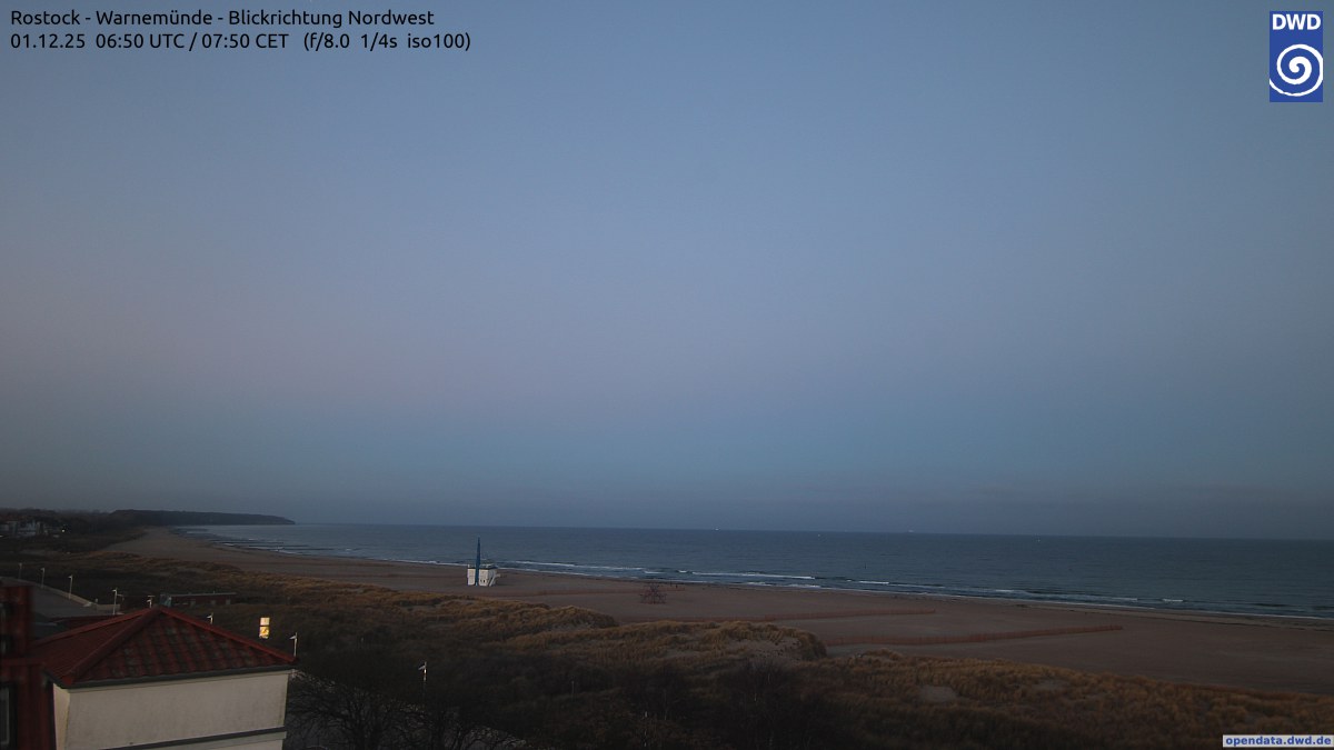 wmnde's tweet image. ⛅ WETTER WARNEMÜNDE 👇

➡ Klarer Himmel bei 1 Grad C
🎈 Temperaturen: 1 bis 2 Grad C
💨 Wind: 6 km/h SW
☔ Luftfeuchtigkeit: 94 %

👉 Mehr #Warnemünde auf wmnde.de
🚩 Cc @meteoHRO