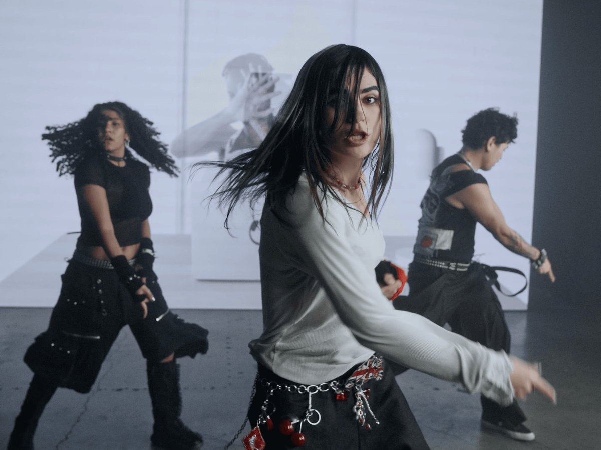 eeprombug's tweet image. my pronouns are she/they bcuz i&apos;ll never be her or them