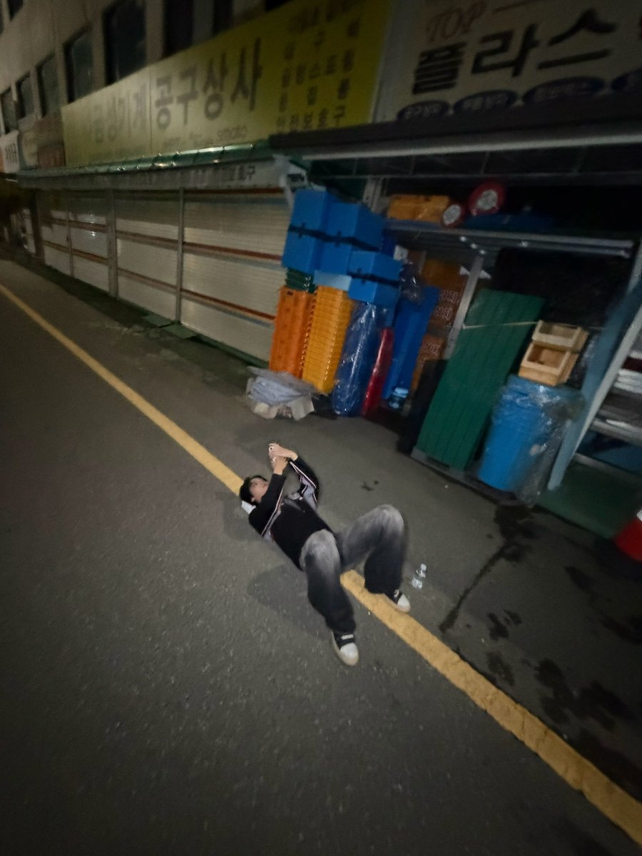 형 안 잔다

#HAECHAN #JISUNG
#NCTDREAM #BeatItUp
#NCTDREAM_BeatItUp