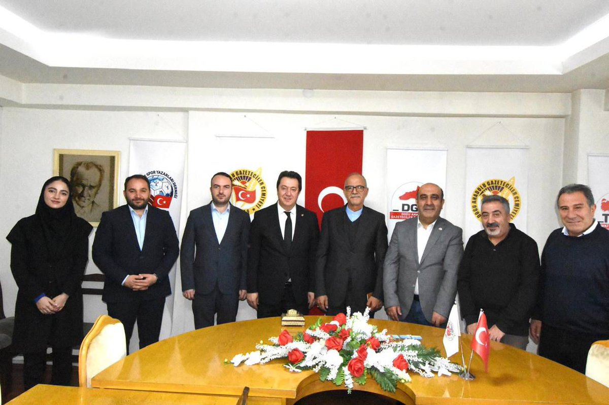 بازدید سرکنسول کشورمان از جمعیت روزنامه نگاران و فدراسیون روزنامه نگاران آناتولی شرقی و  دیدار با آقای آیحان تورکز، رئیس جمعیت روزنامه نگاران آناتولی شرقی و هیئت مدیره  
این دیدار در فضایی دوستانه و صمیمانه برگزار شد.