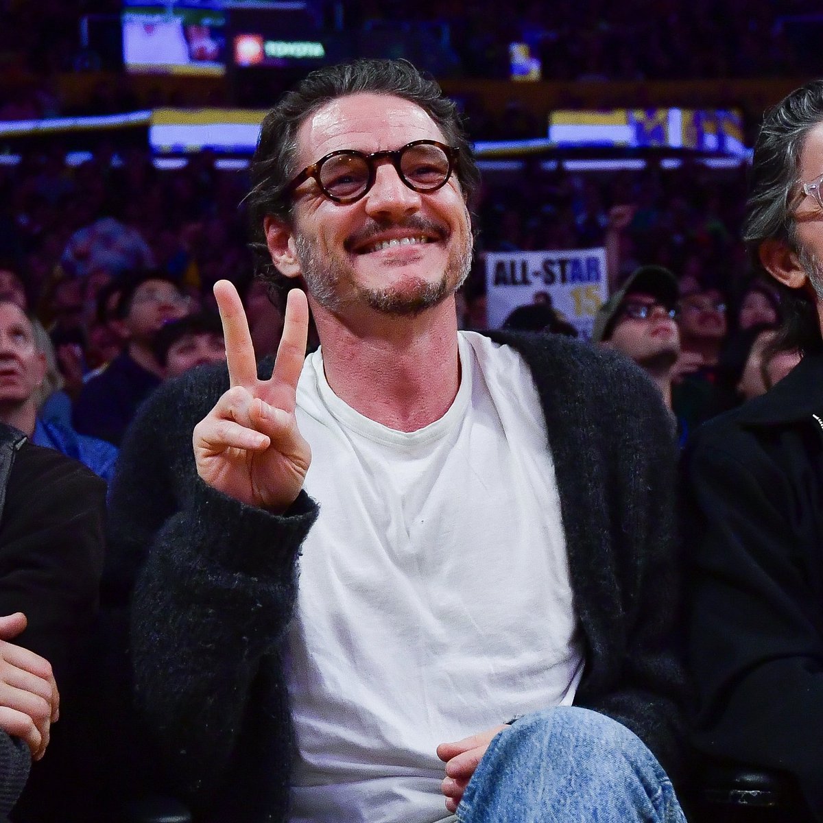 pascalarchive's tweet image. Pedro Pascal the moment he was on the Jumbotron at the Lakers game