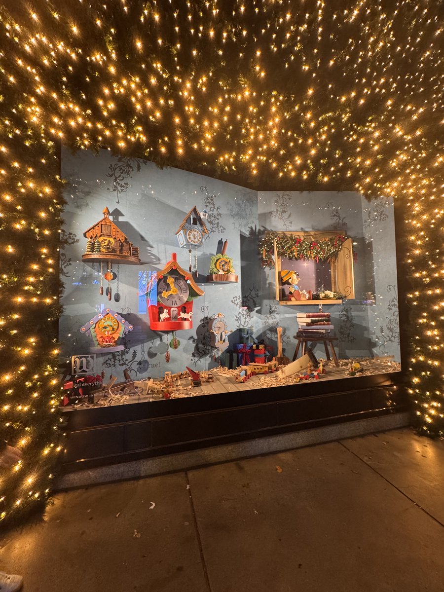 alisonrpalmer's tweet image. Good Morning, Happy Monday, December &amp;amp; Advent 🥰 #AlphabetChallenge #WeekWforWindows 🎄🪟