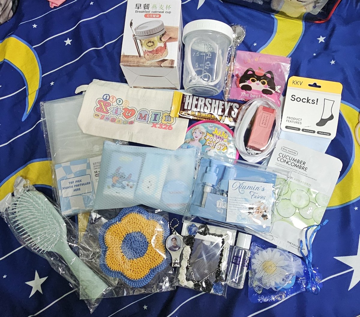 gracy910's tweet photo. Cute and useful gifts from my generous fairy friends. We really take after Xiumin 🤭

Thank you @icecandyy88 @jenixxiu @jengxiu @alexxtlbt @dontgoxiu @kim_chi_04 @shoomyparadise @xiuwuumin @ixuxiu99 @aiom1795 @lars97_cherry @xiucolatemint love you all 🫶 We love you Xiumin 💙✨️ #X326