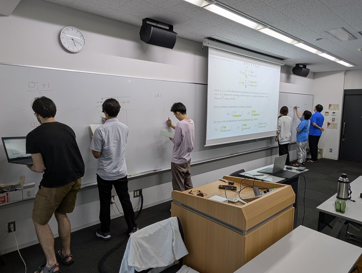 NU_GS_Science's tweet image. ー大学の日常ー

#留学生 活躍シリーズ！

ふりかえって、今年6月の #物理 の講義。
#G30プログラム では、#英語 の講義のみでも卒業単位を取得できます。

学びの門戸は世界に開かれています。
名大へようこそ！

#名大 #理学
Photo by WOJDYLO John