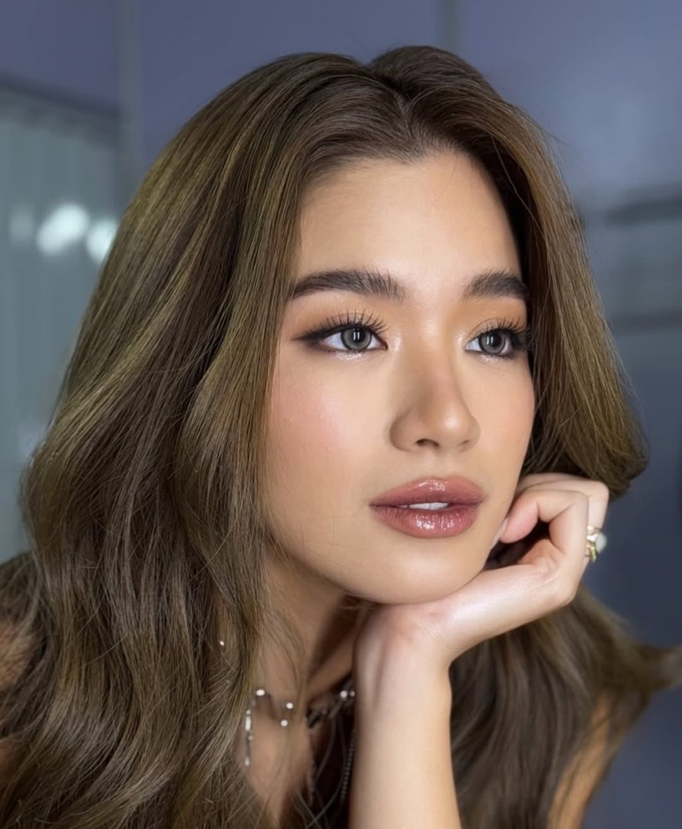 aiahsblue's tweet image. OMG! SHE’S SO PRETTY! 😖