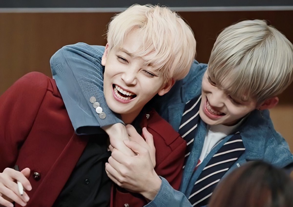 1zerozero4's tweet image. i think he likes getting head locks you guys