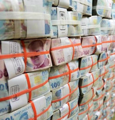 #SONDAKİKA Türkiye Ekonomisi yıllık bazda büyüme kaydetti.

Türkiye İstatistik Kurumu, bu yılın üçüncü çeyreğine ilişkin Gayri Safi Yurt İçi Hasıla sonuçlarını paylaştı. 

Buna göre Temmuz - Eylül döneminde Türkiye ekonomisi yüzde 3,7 büyüme kaydetti. 

#tüik #ekonomi #büyüme