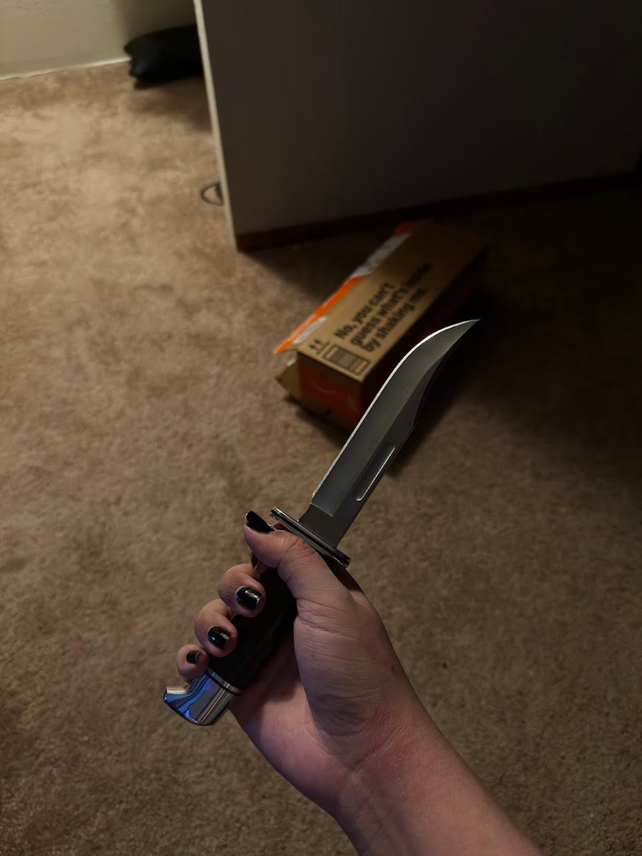 httpssharks's tweet image. new knife finally came in i luv it sm :3