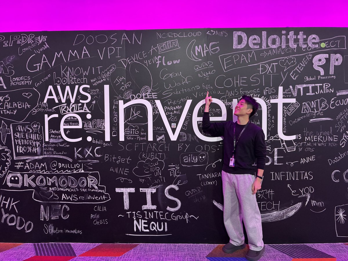 sgrokym's tweet image. 二徹&amp;amp;パジャマ状態でre:Invent初参戦。ハワイアンは凍死。SWAGでLサイズを希望するも、あなたはMが絶対フィットするわと笑顔での説得に屈してMサイズを獲得。Five Guysのポテトはさすがにリトルサイズにしといた方がいい。 #AWSreInvent