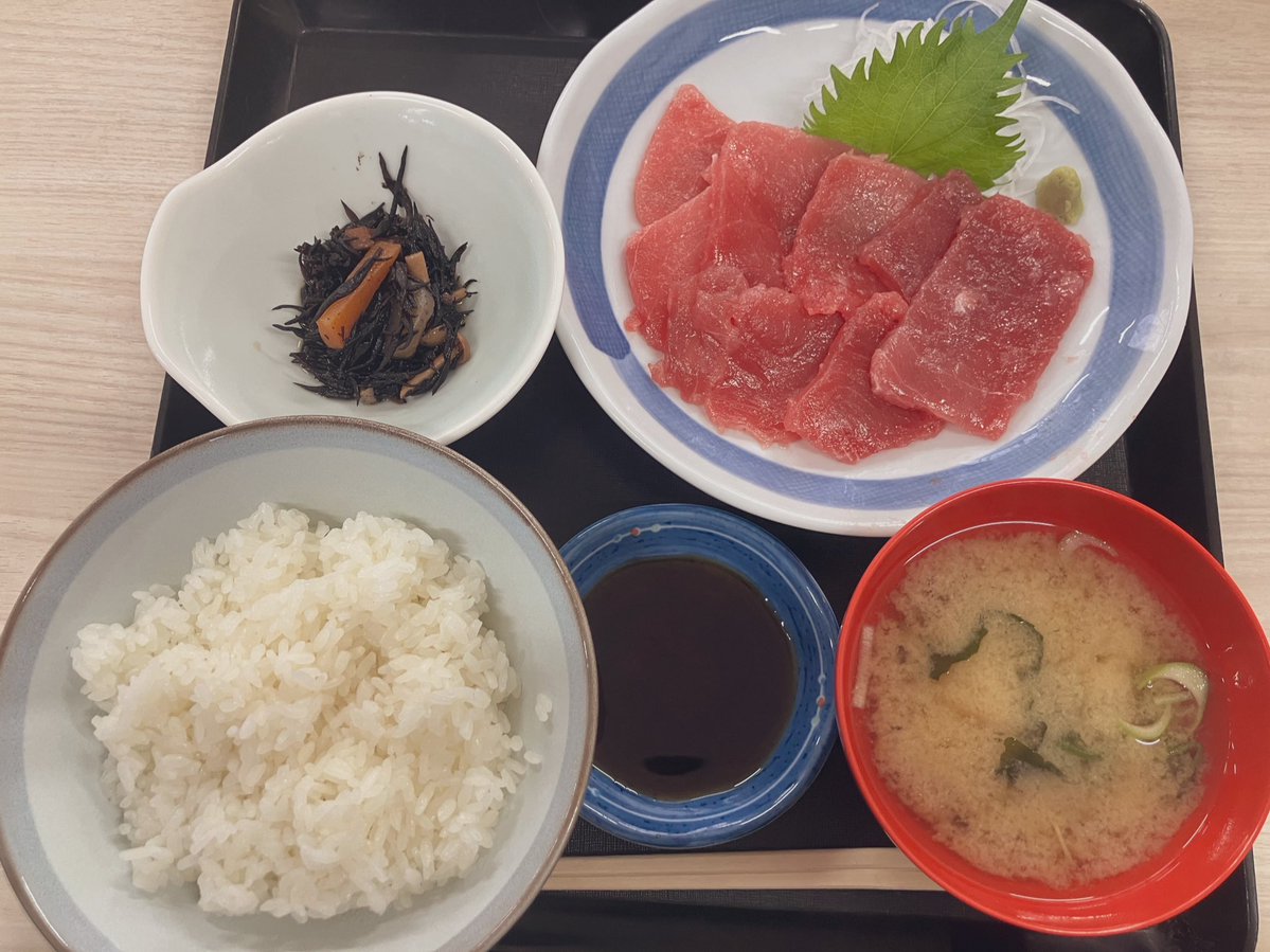 mimimi1330ko's tweet image. 休みなので贅沢定食を！
おいしかったぁぁ