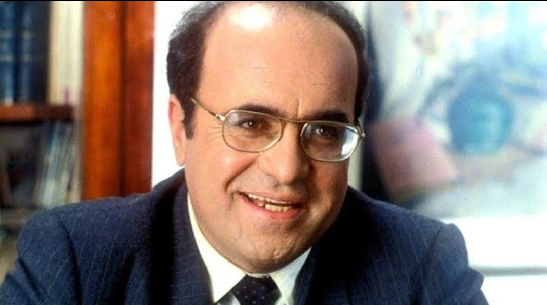 "Cemaatlere, tarikatlara giren çocuklar 30 sene sonra general olacaklar ve Cumhuriyete karşı ayaklanacaklar..."

Demiṣti Uğur Mumcu...