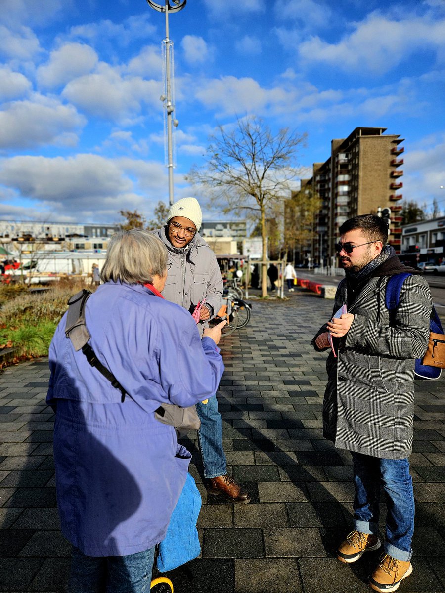 ps_slr's tweet photo. 🗣️🌹Nous étions présents sur les marchés du week-end pour aller à la rencontres des Sottevillais(e)s afin de parler du budget et des combats socialistes :
*Suspension de la réforme des retraites. 
*Obtention d'un milliard de plus pour l'hôpital.

📸 : Romain Chéron https://t.co/x8yUFT5R1P