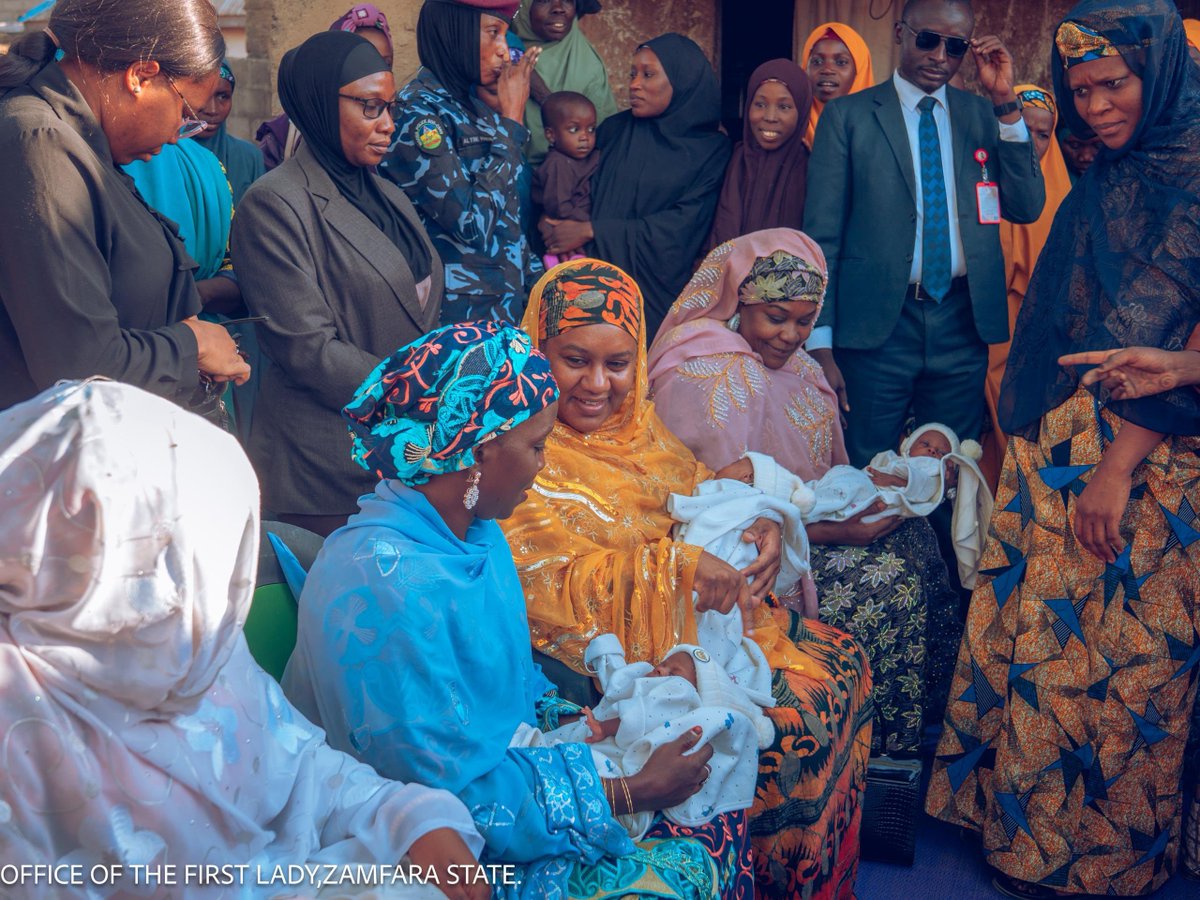 Zamfara State First Lady, Hajia <a href="/HuriyyaDL/">huriyya lawal</a> Dauda Lawal, visited a family that recently welcomed quadruplets in Zamfara. She congratulated the parent and celebrated the safe delivery. The family also expressed their gratitude and deep appreciation for her thoughtful gesture and