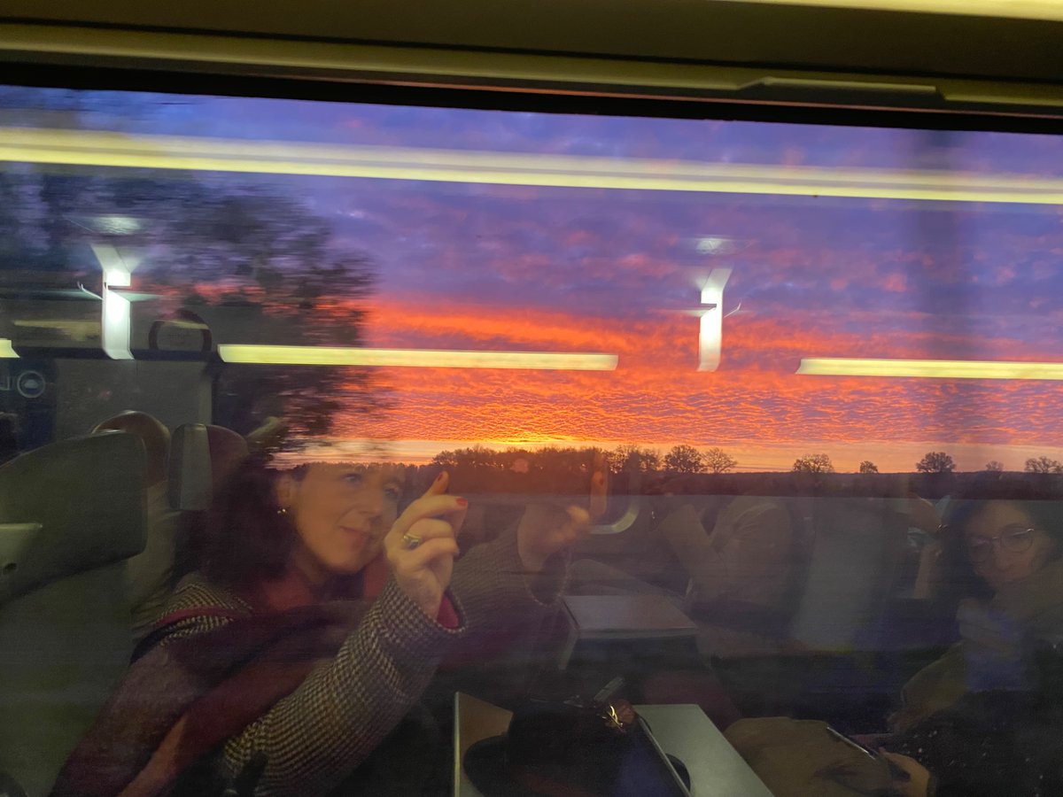 Haïku du matin. 8h17. Magnifique lever du soleil quelque part entre Tours et Paris !