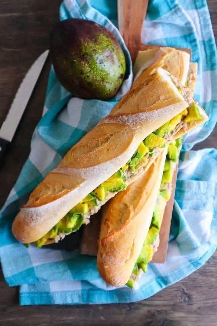 Florydangoma520's tweet photo. Ensemble disons tous NON au pain Avocat 🥑 https://t.co/p2pKenfChA