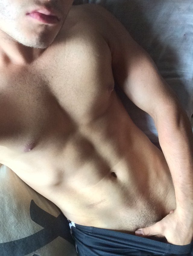 Jhony hetero cacorro 

Rt