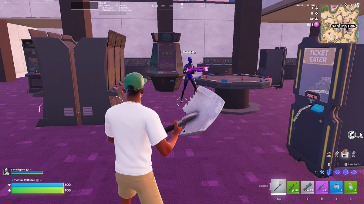 419twizz's tweet image. Late night blackjock hands with @userisstack (left the tables -5000 gold)