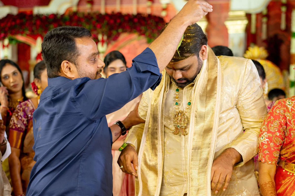 AppalaNaiduKe12's tweet image. Extending our warmest congratulations to our ITDP Vice President, Koushik Dammalapati , on his wedding. Wishing the couple a life filled with grace, prosperity, and timeless togetherness..!! 
#NaraLokesh #VijayChintakayala 
#iTDPforTDP #HOPEAGMT6816 #AndhraPradesh