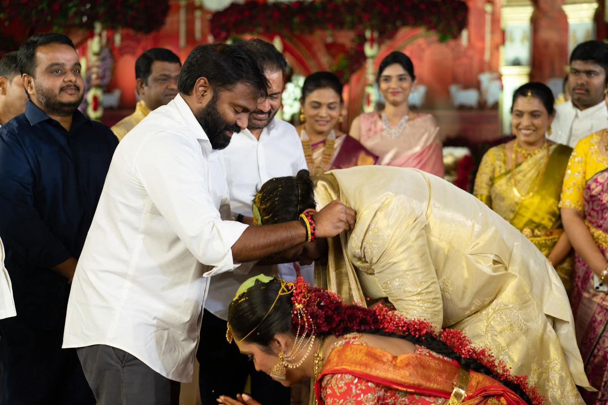 AppalaNaiduKe12's tweet image. Extending our warmest congratulations to our ITDP Vice President, Koushik Dammalapati , on his wedding. Wishing the couple a life filled with grace, prosperity, and timeless togetherness..!! 
#NaraLokesh #VijayChintakayala 
#iTDPforTDP #HOPEAGMT6816 #AndhraPradesh